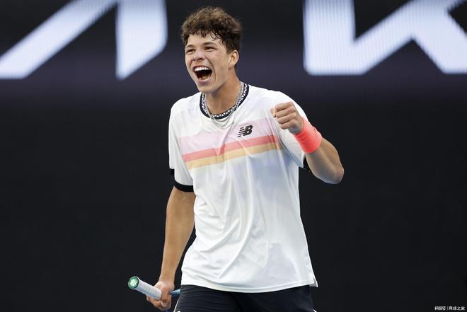 38岁梅西依旧掌控比赛，用瞬间决定胜负，展现非凡实力。